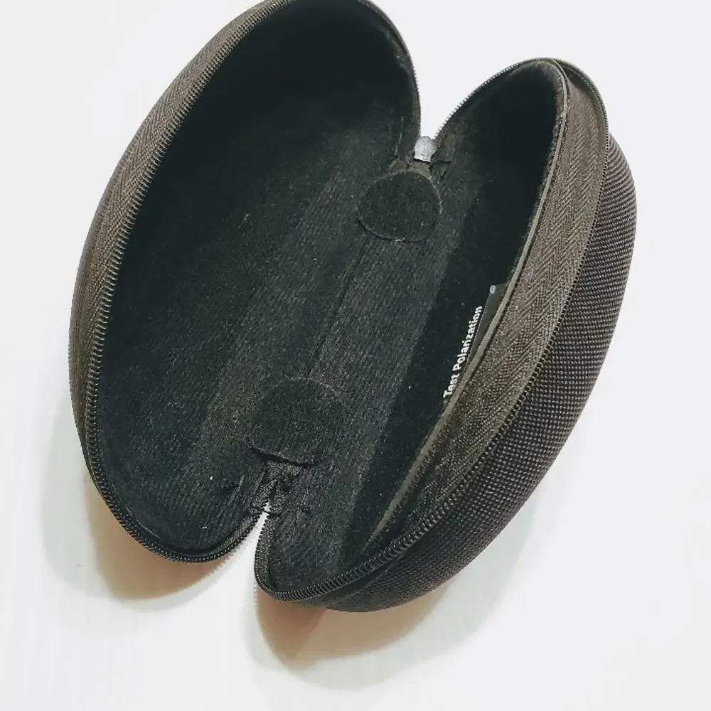 Polaroid semisoft clamshell sunglasses eyeglasses case.